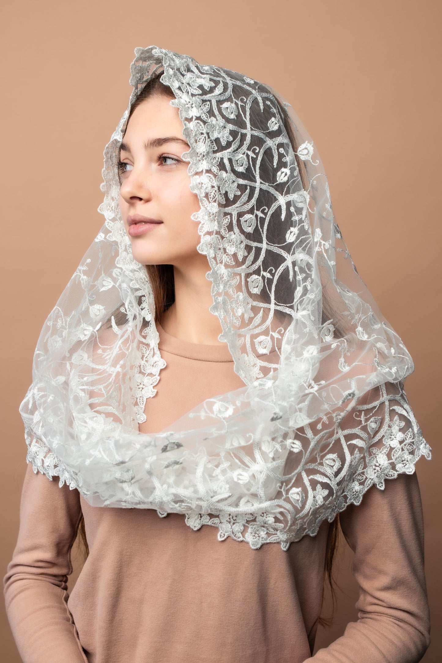 Ivory veil with floral design - MariaVeils