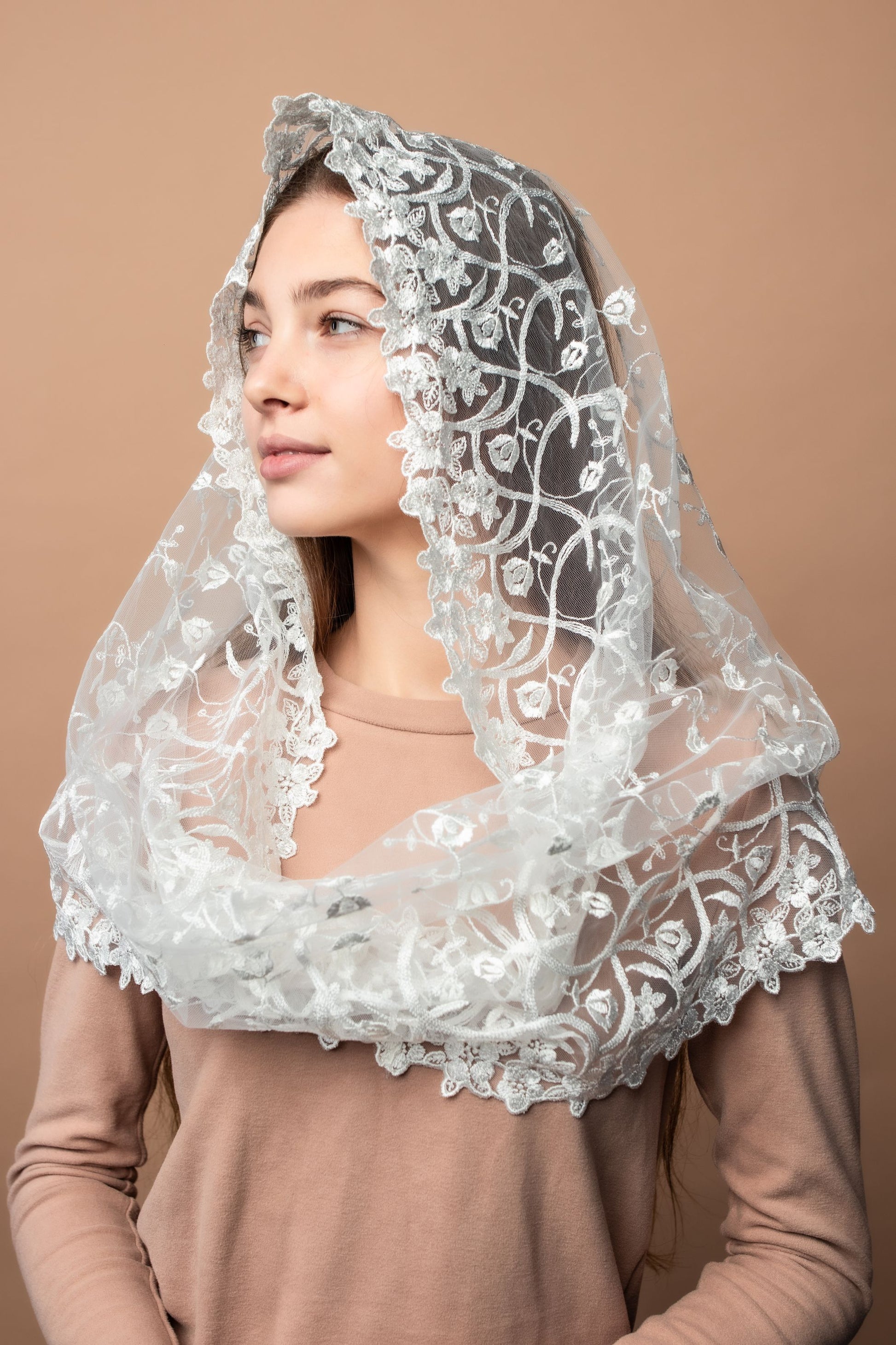 Ivory veil with floral design - MariaVeils