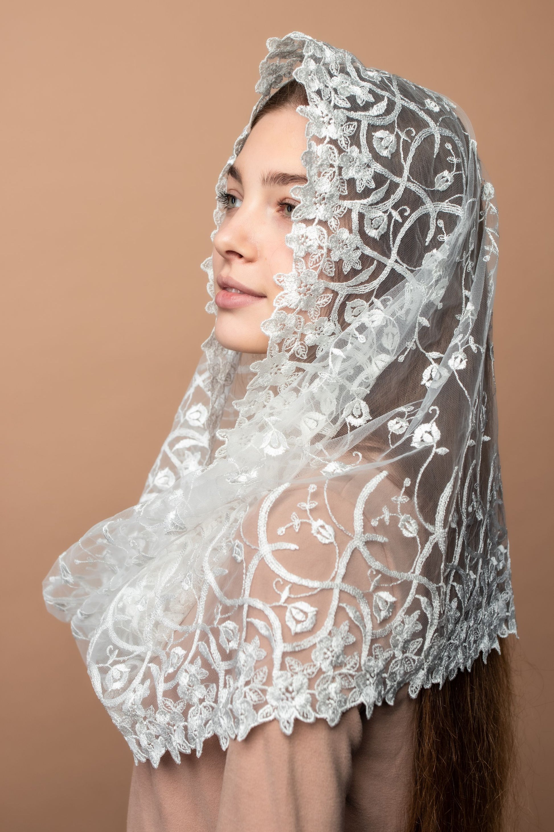 Ivory veil with floral design - MariaVeils