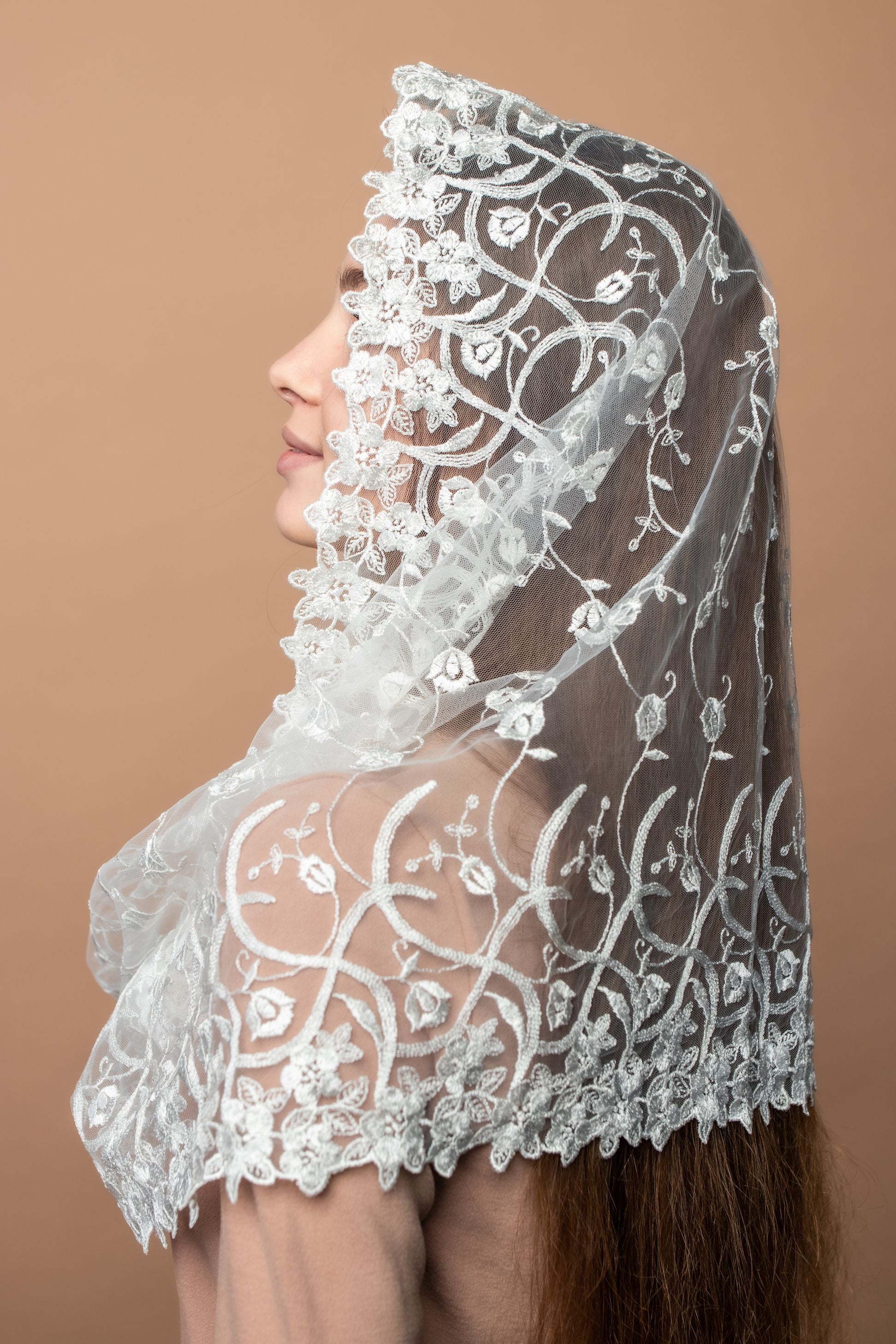 Ivory veil with floral design - MariaVeils