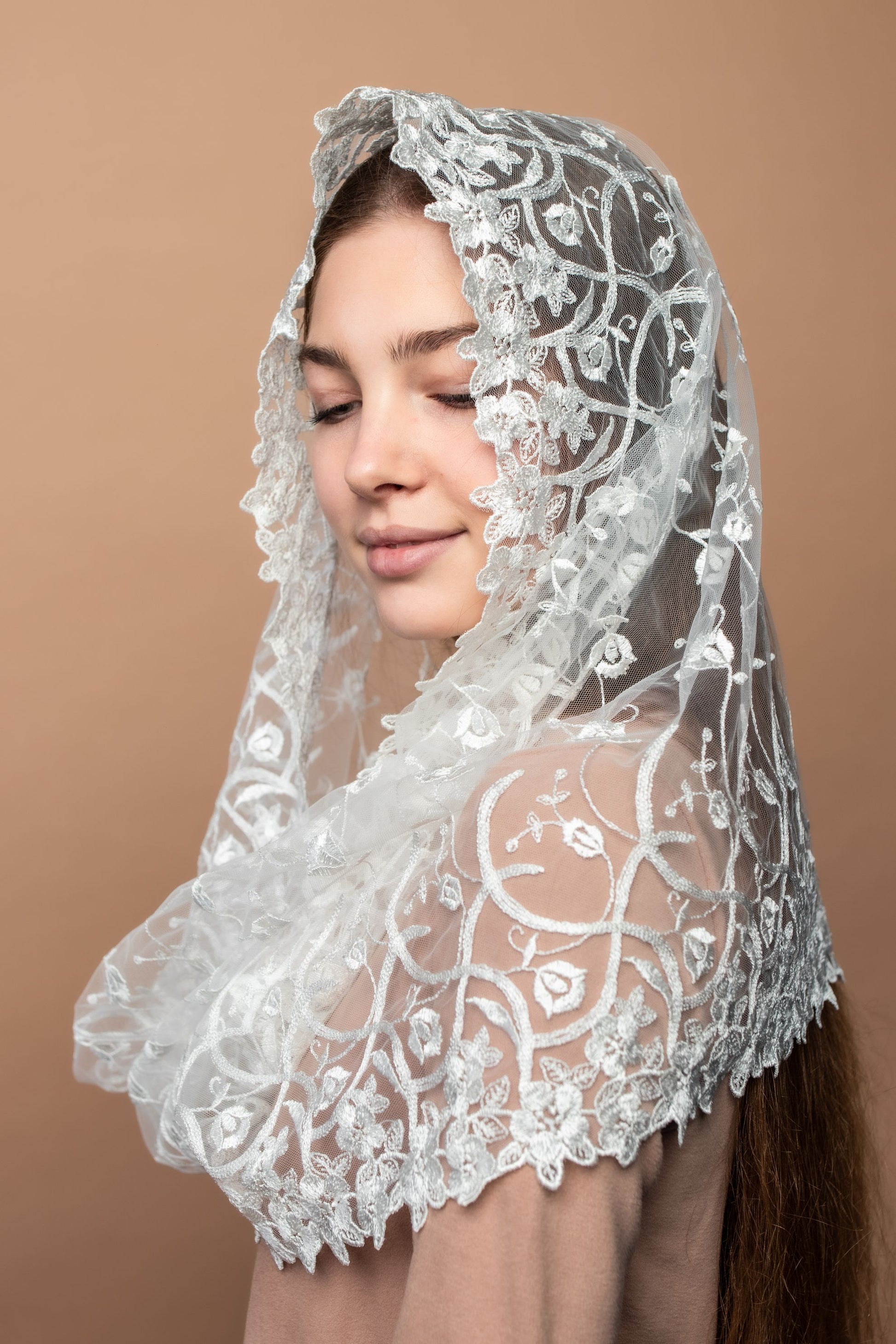 Ivory veil with floral design - MariaVeils