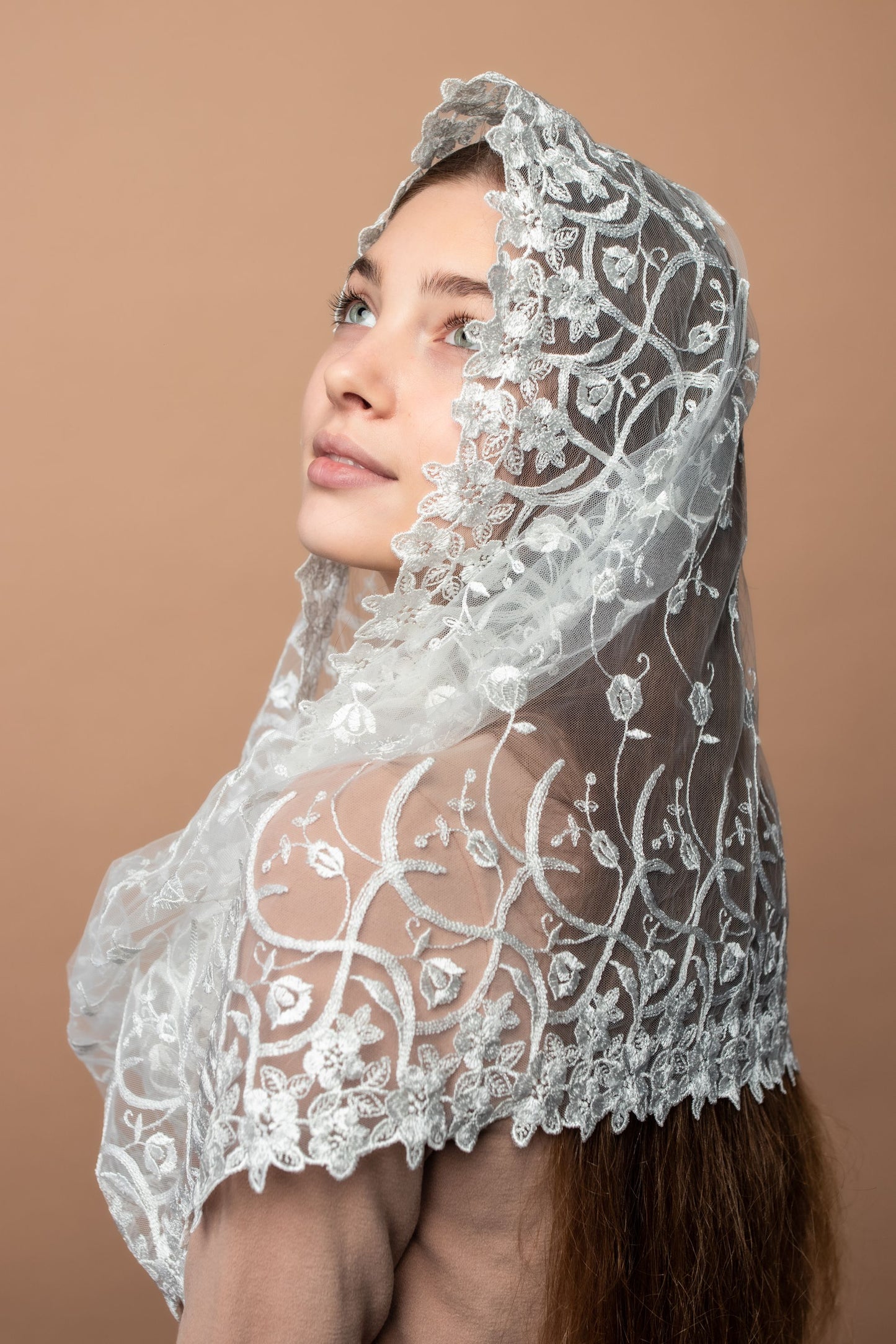 Ivory veil with floral design - MariaVeils