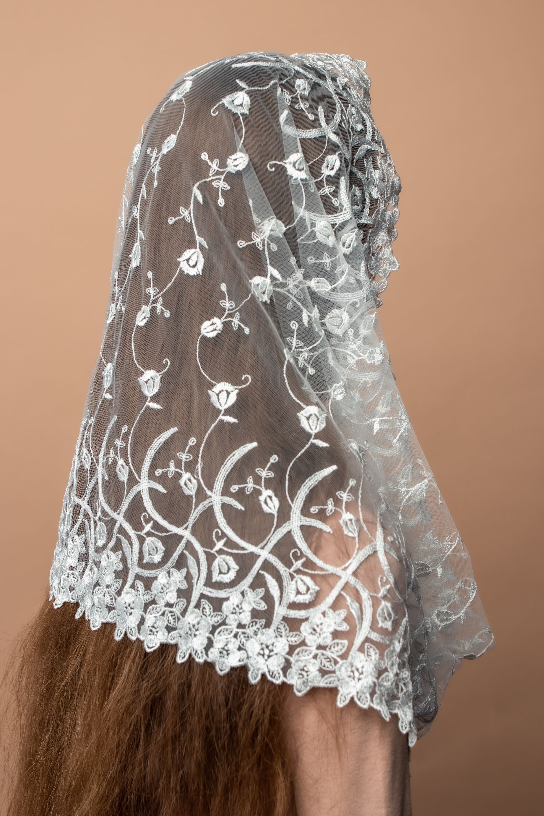 Ivory veil with floral design - MariaVeils