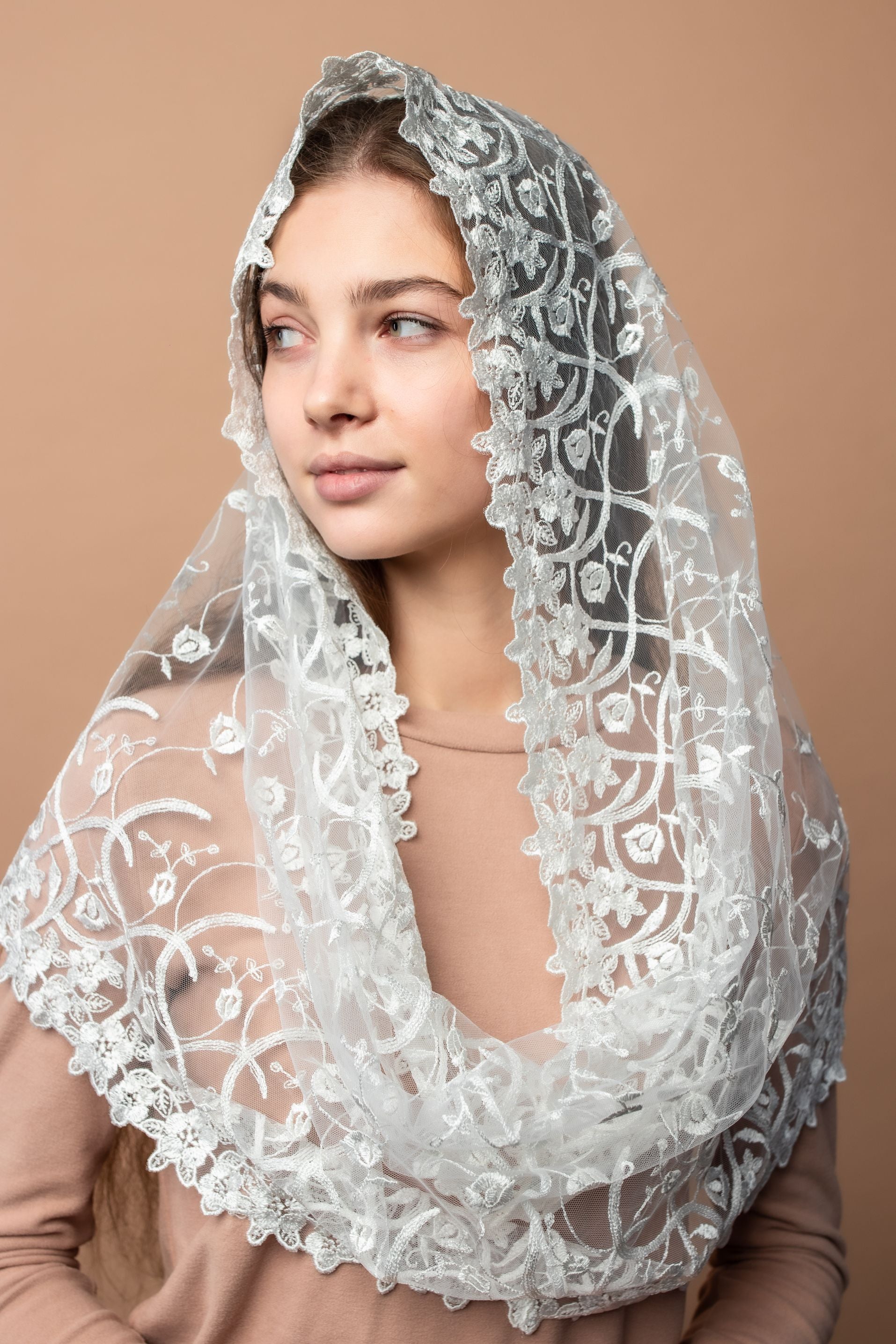 Ivory veil with floral design - MariaVeils
