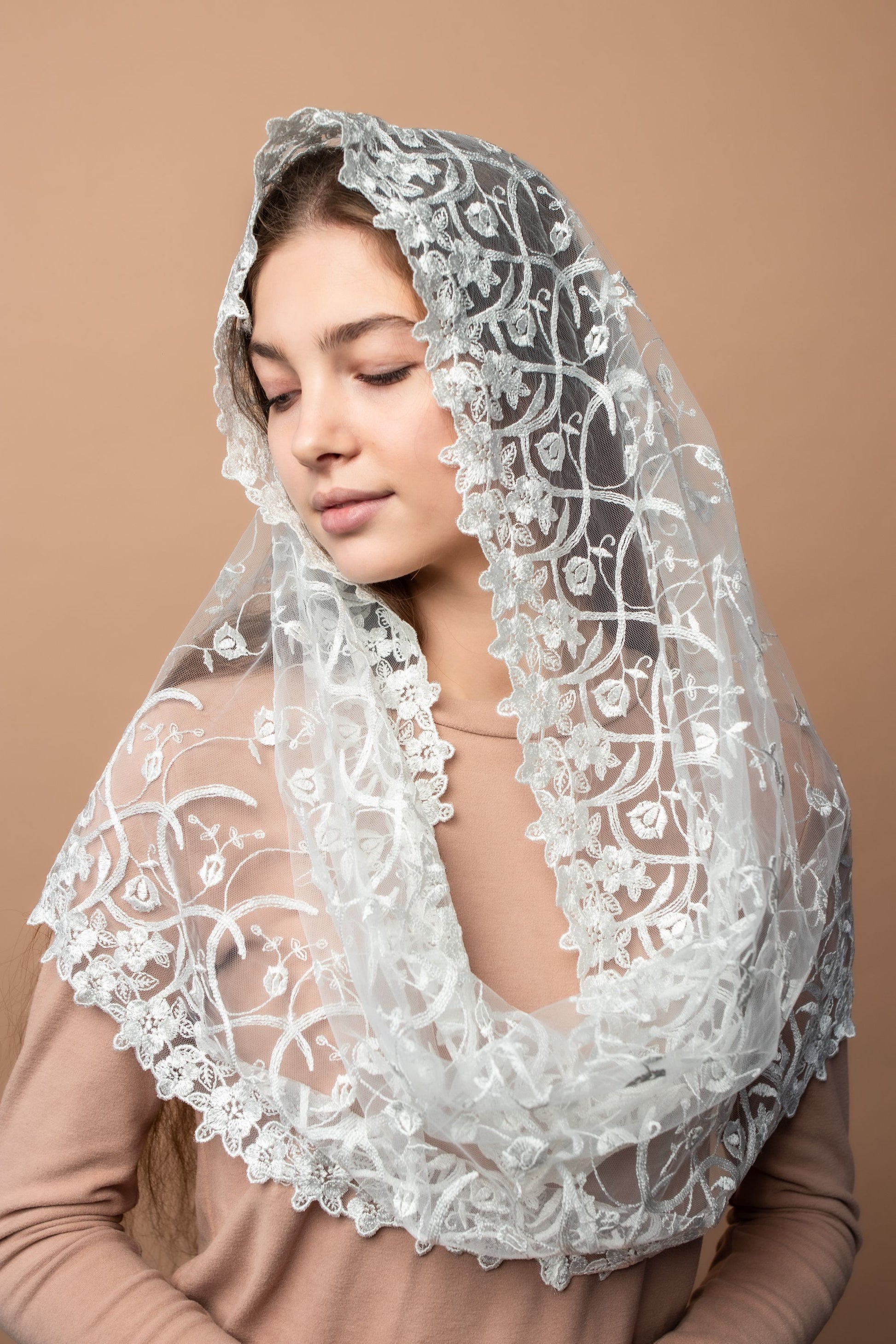 Ivory veil with floral design - MariaVeils