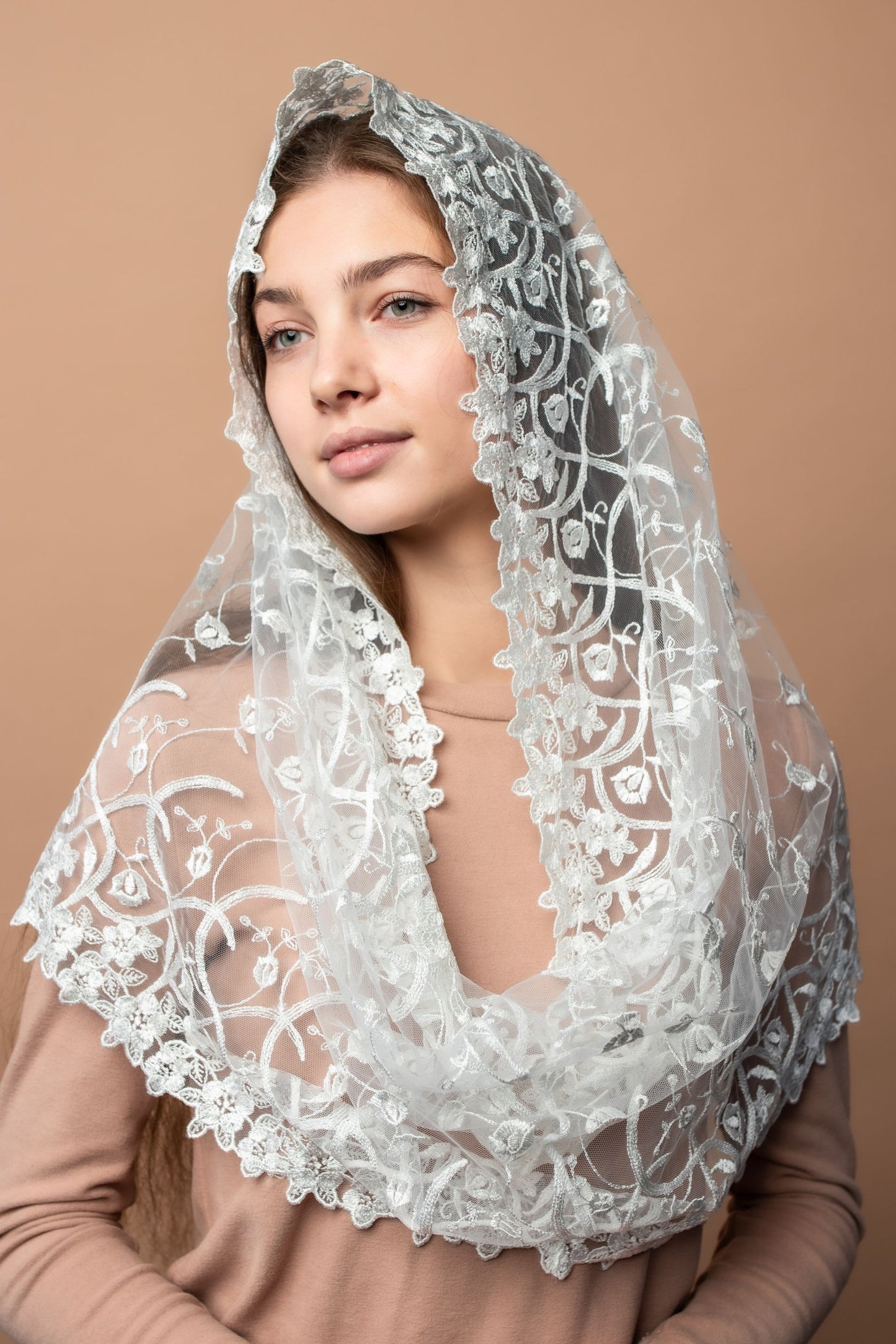 Ivory veil with floral design - MariaVeils