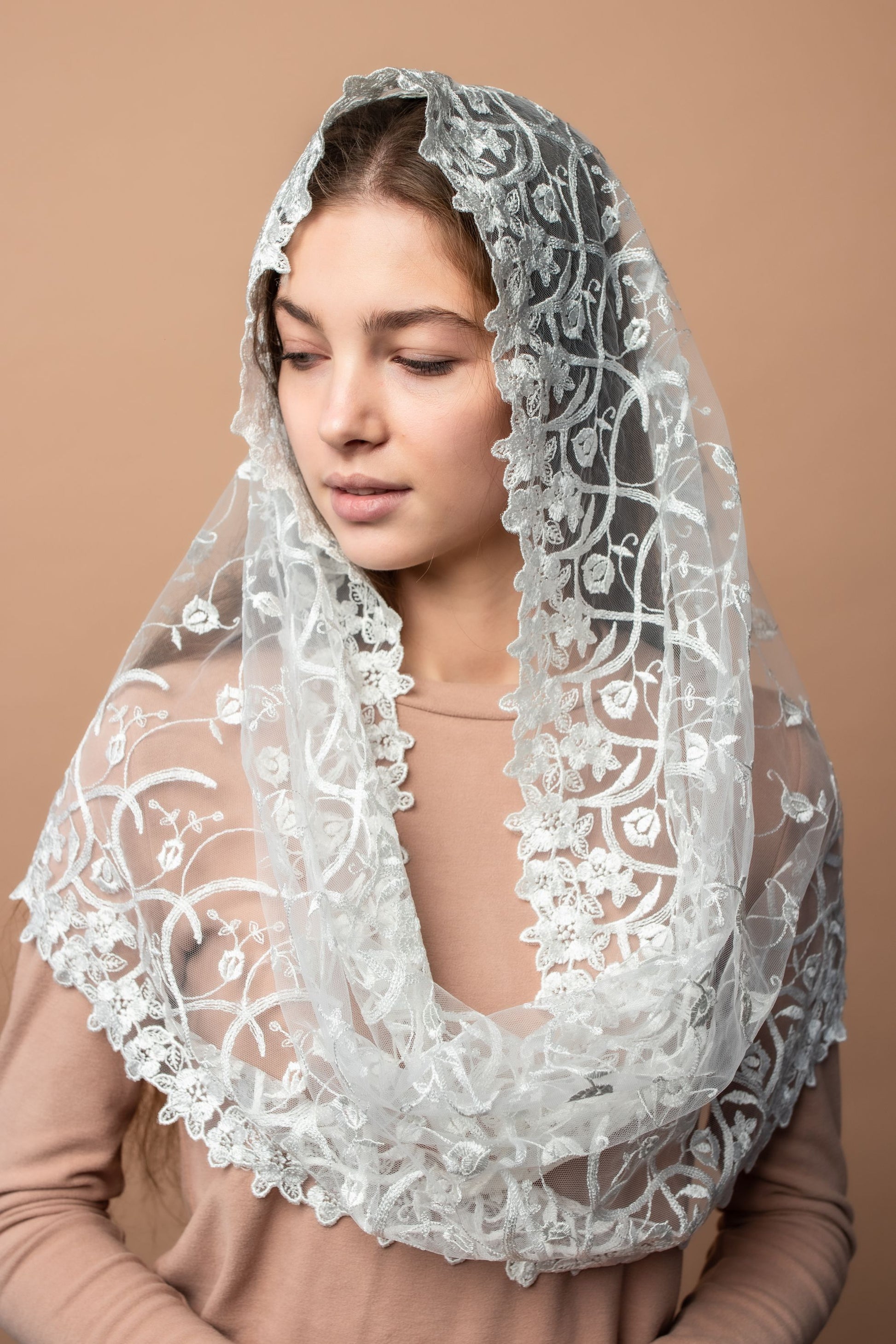Ivory veil with floral design - MariaVeils