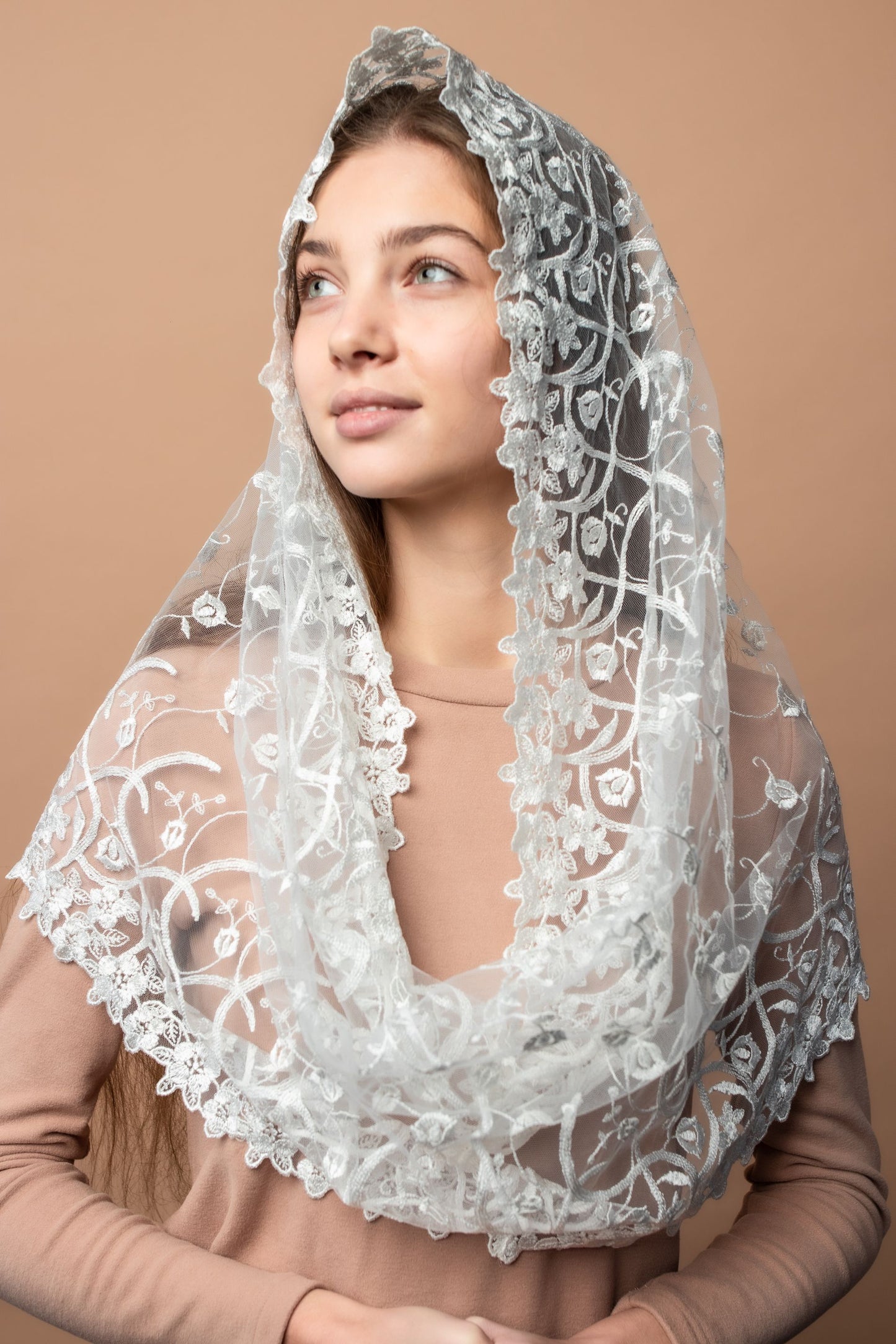 Ivory veil with floral design - MariaVeils