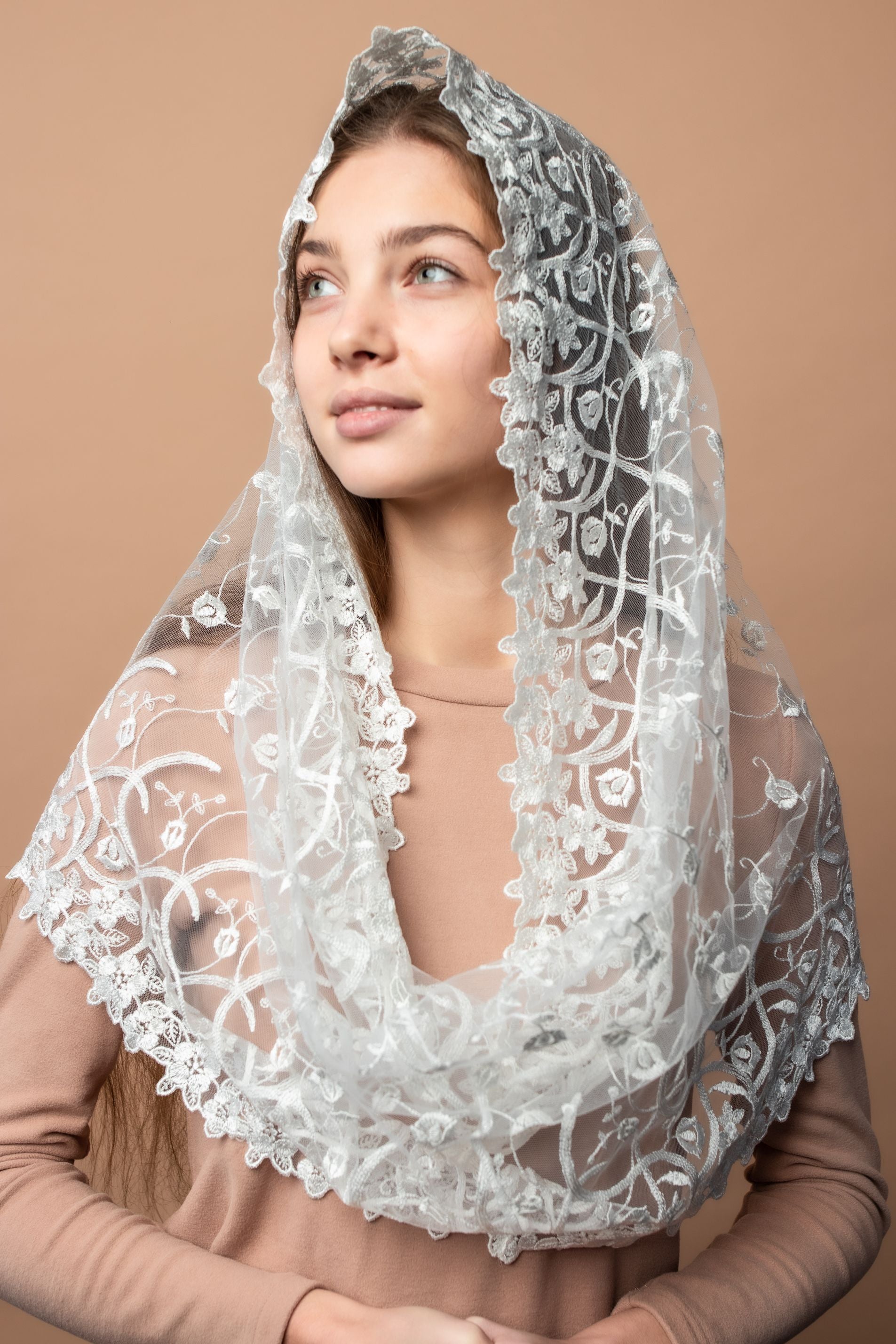 Ivory veil with floral design - MariaVeils