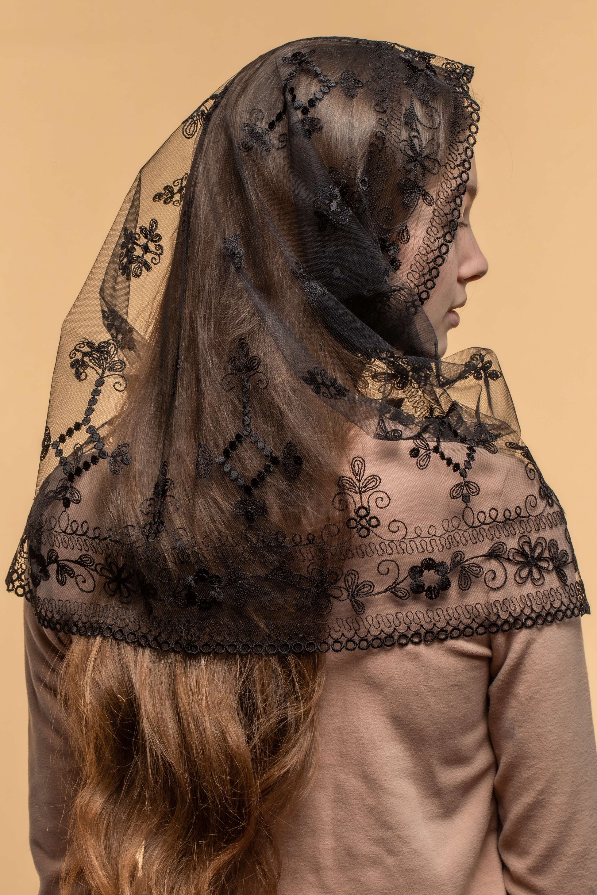 Infinity veil with floral embroidery - MariaVeils