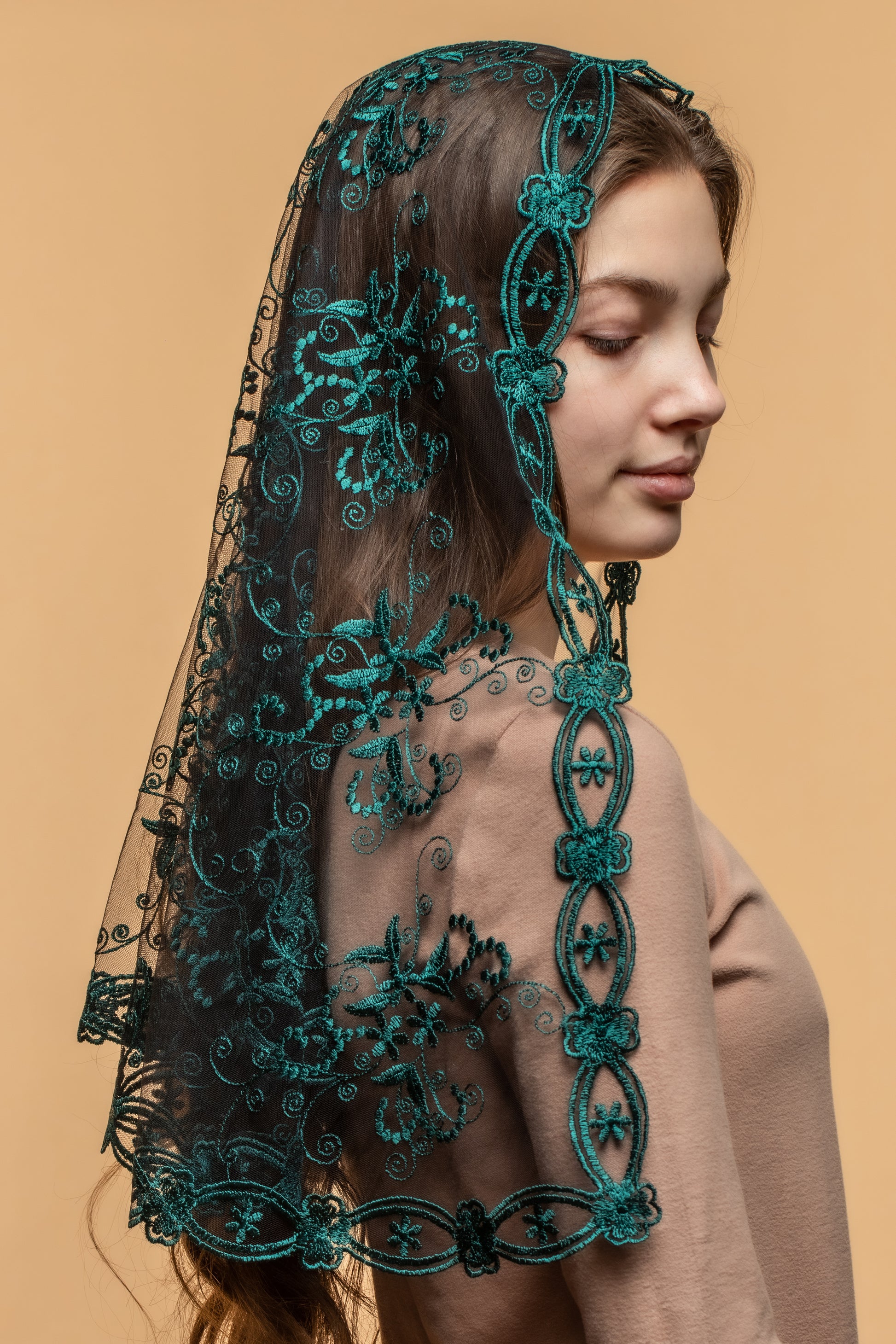 Emerald green lace veil - MariaVeils