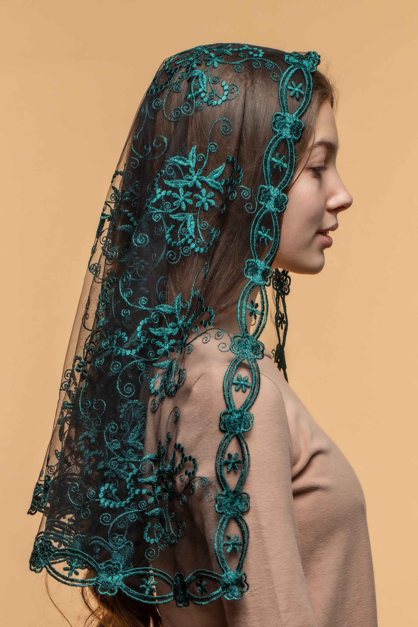 Emerald green lace veil - MariaVeils
