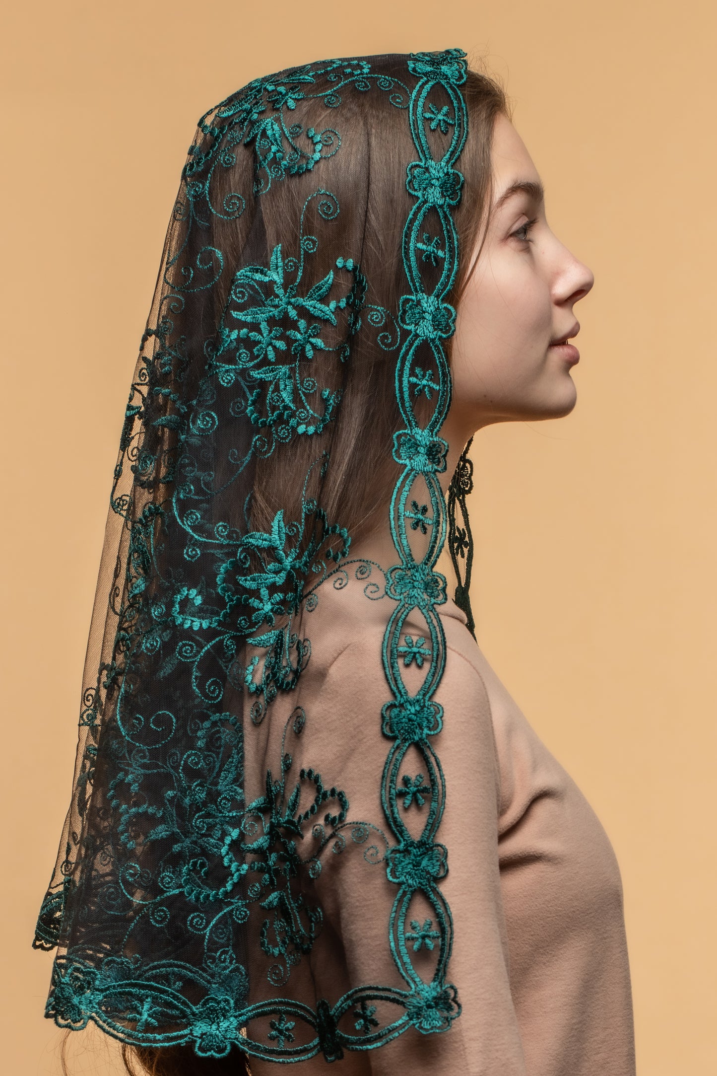 Emerald green lace veil - MariaVeils