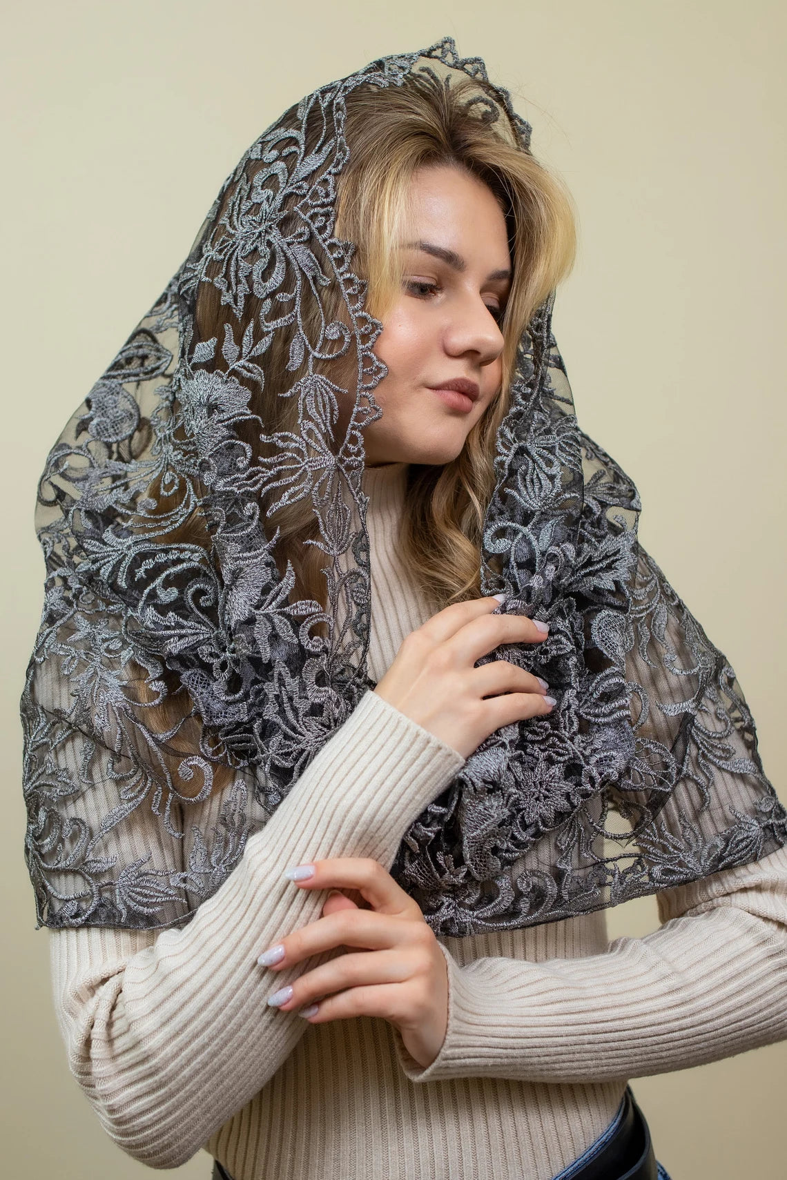 INFINITY GREY MANTILLA - MariaVeils