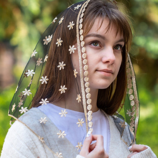 Gold triangle veil - MariaVeils