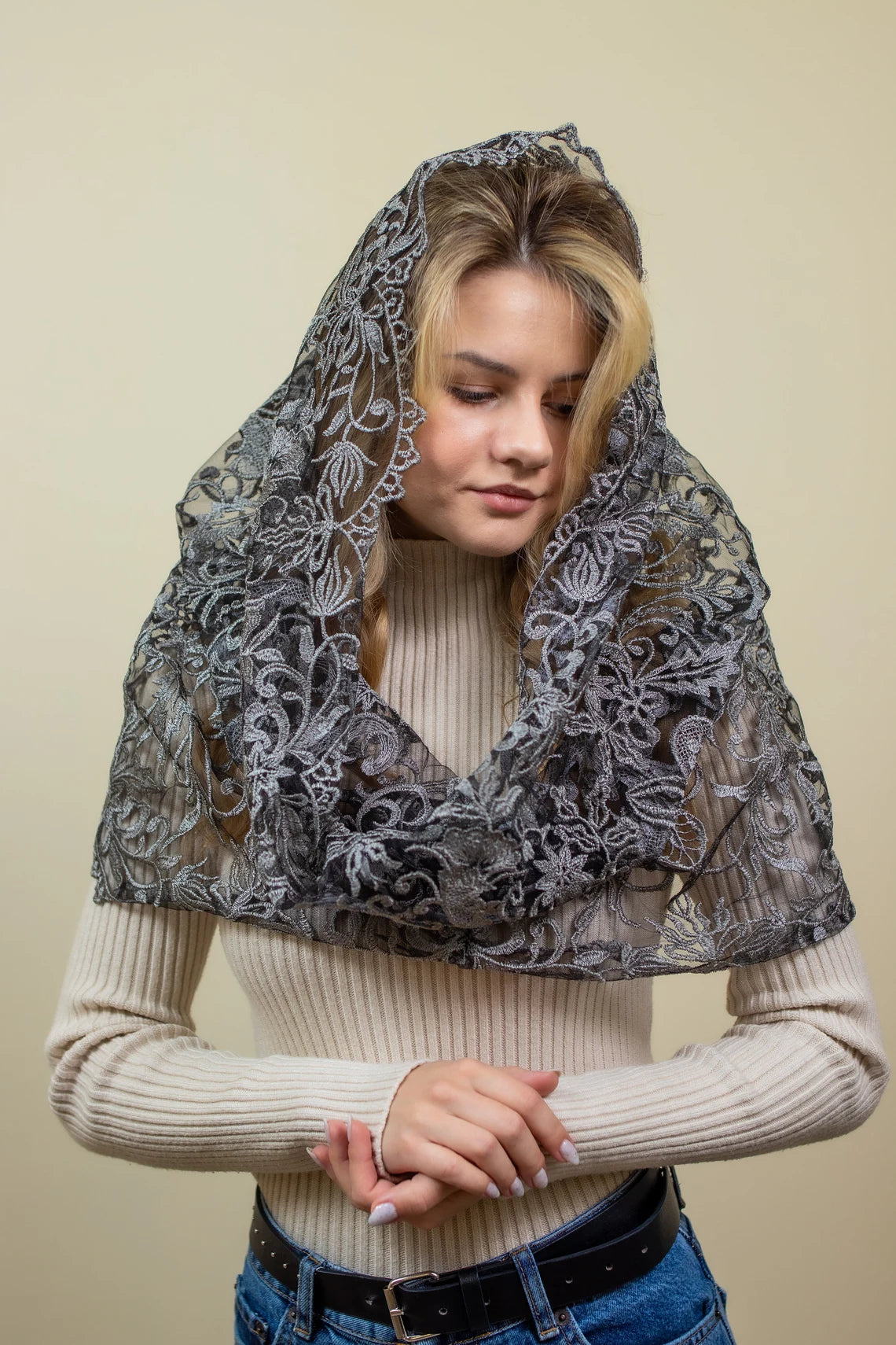 INFINITY GREY MANTILLA - MariaVeils