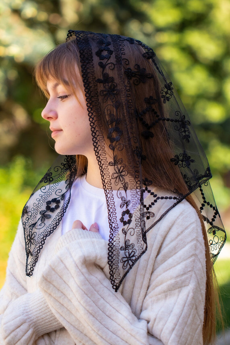 Black triangle veil - MariaVeils