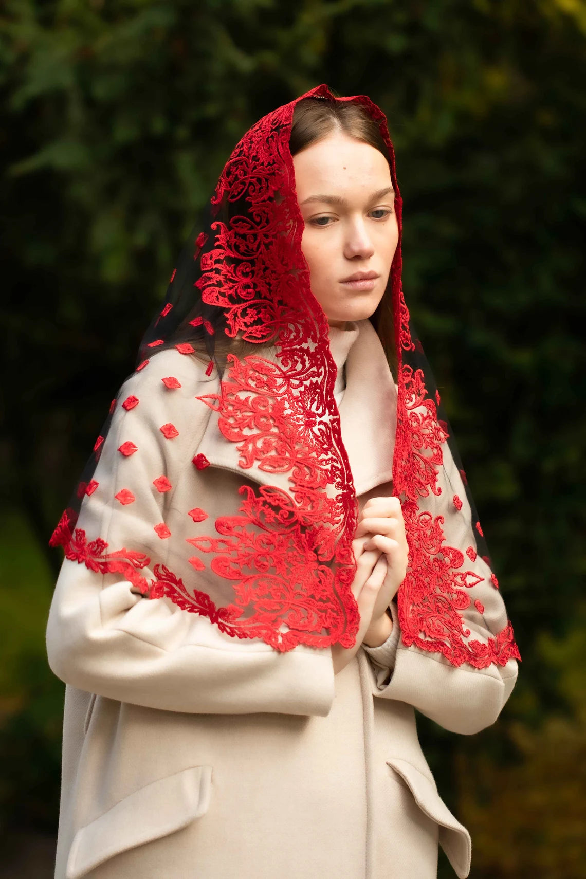 LONG RED MANTILLA - MariaVeils