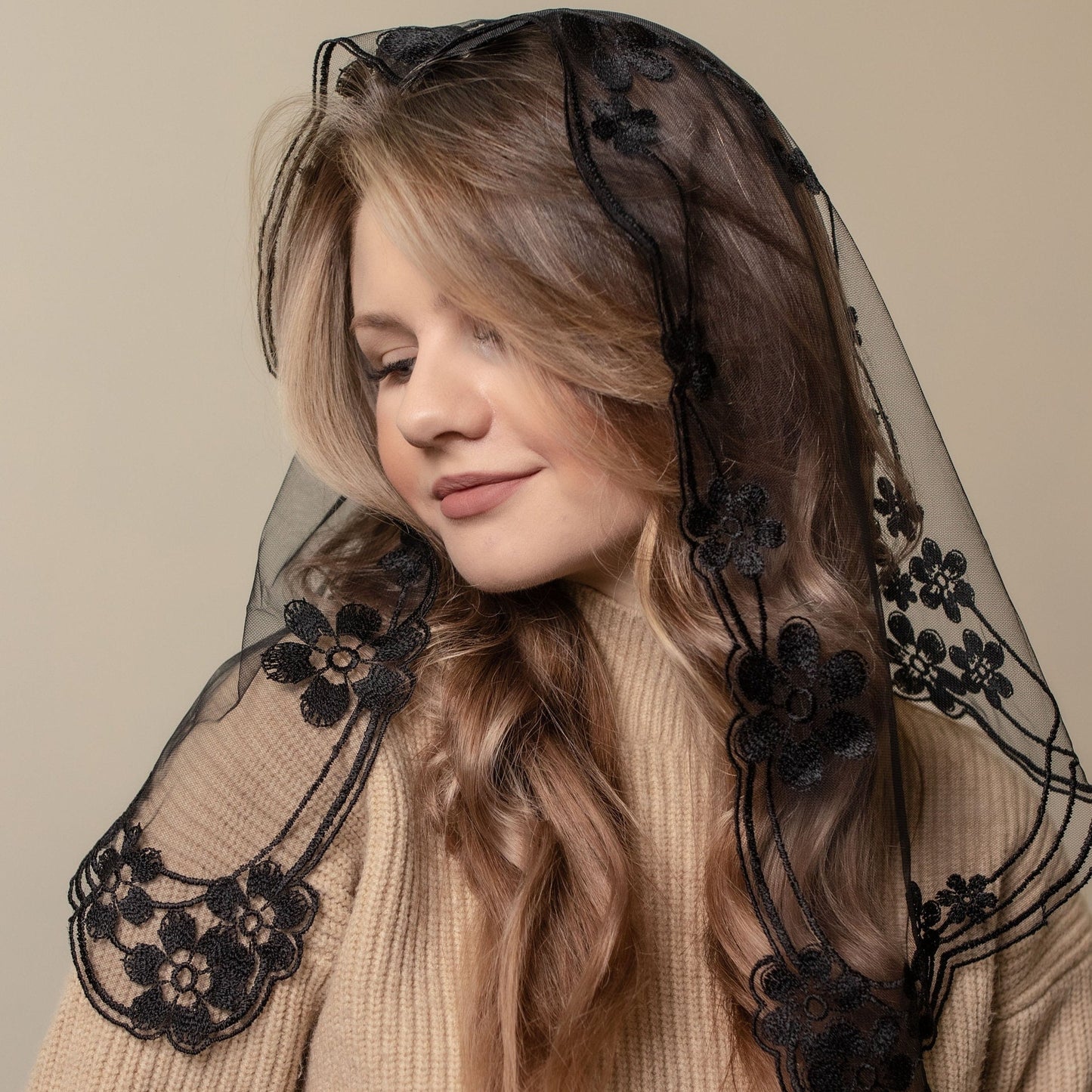 BESTSELLER veil| Black chapel veil with floral design - Maria Veils