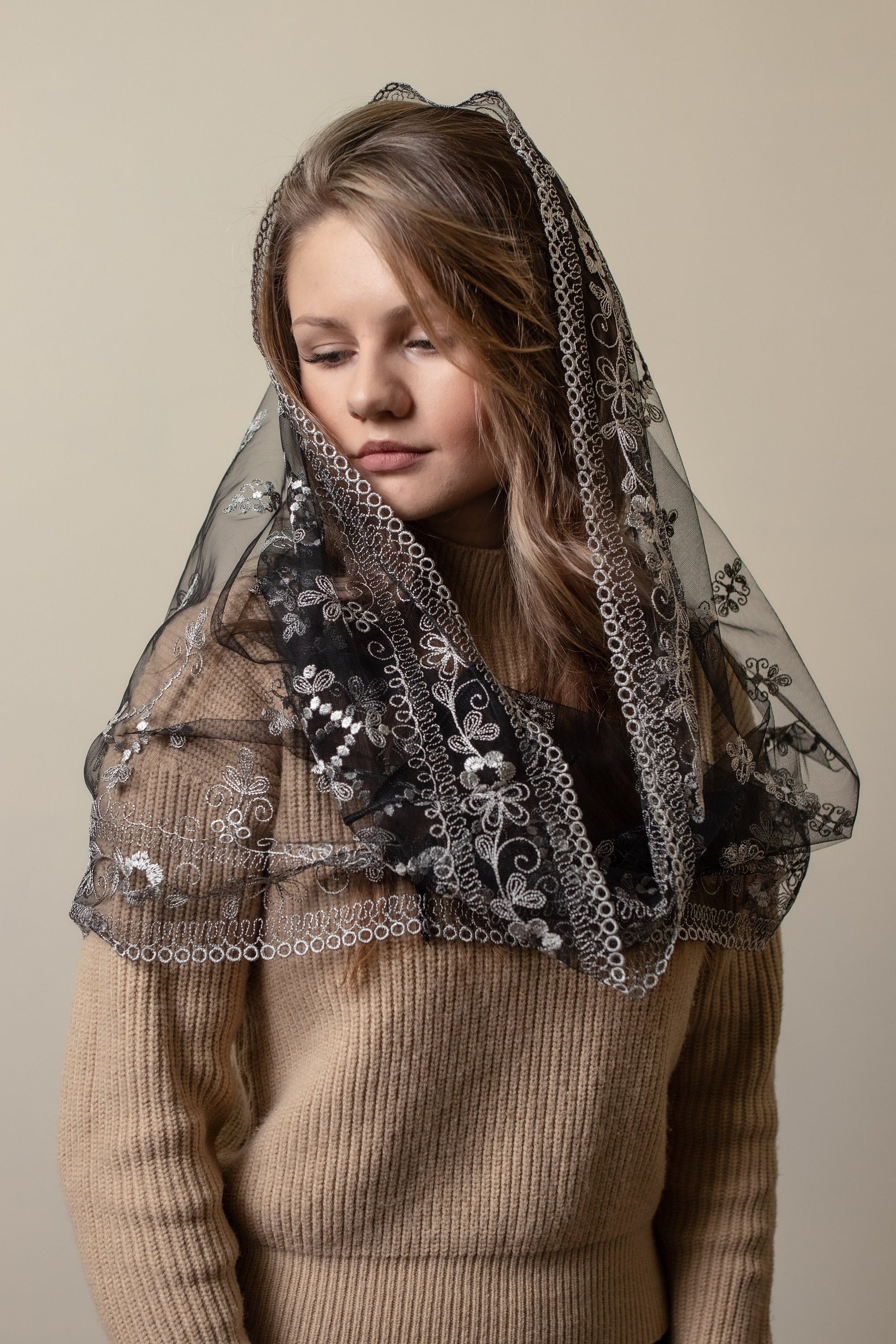 Infinity grey veil with floral embroidery - Maria Veils