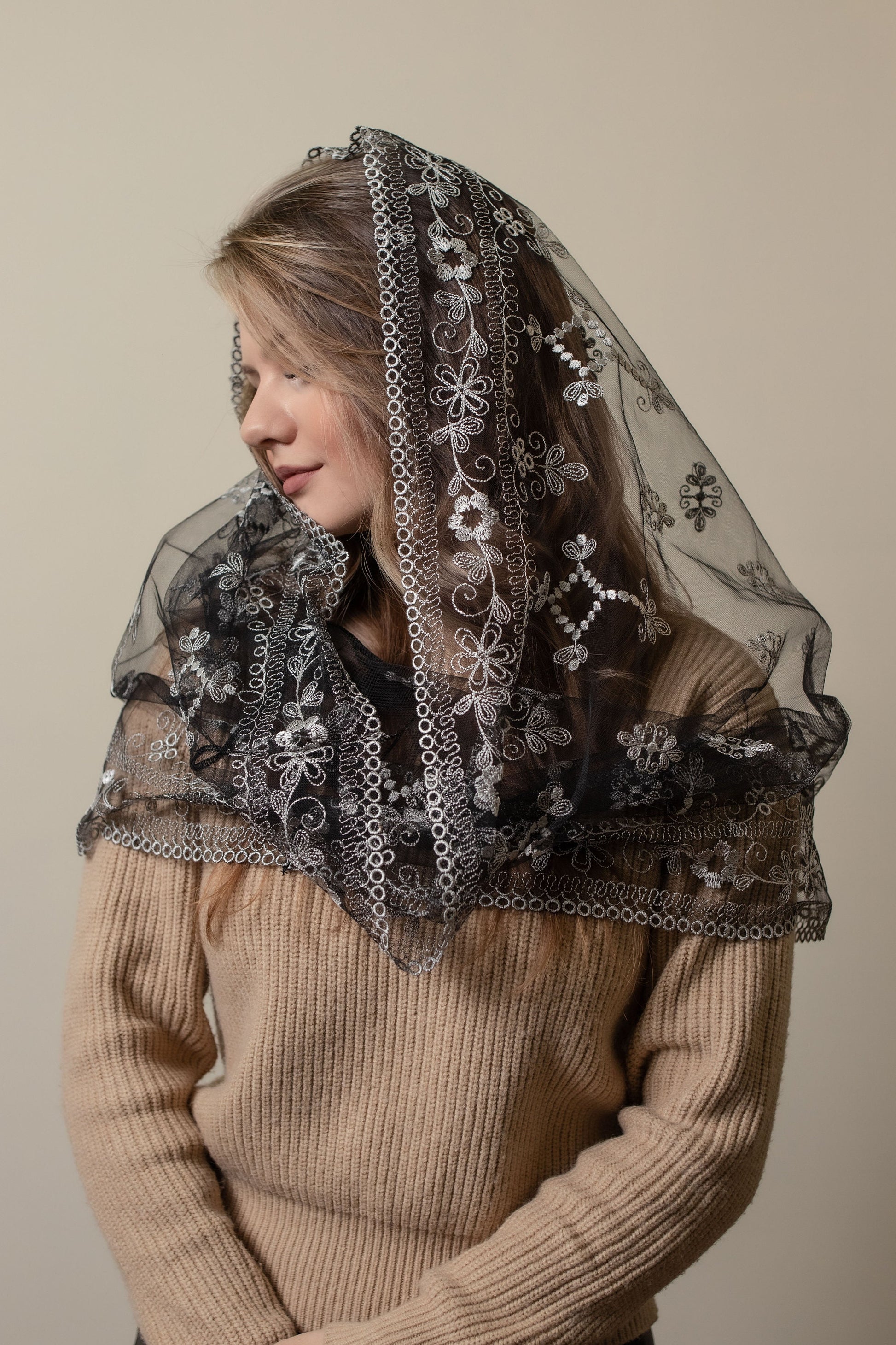 Infinity grey veil with floral embroidery - Maria Veils