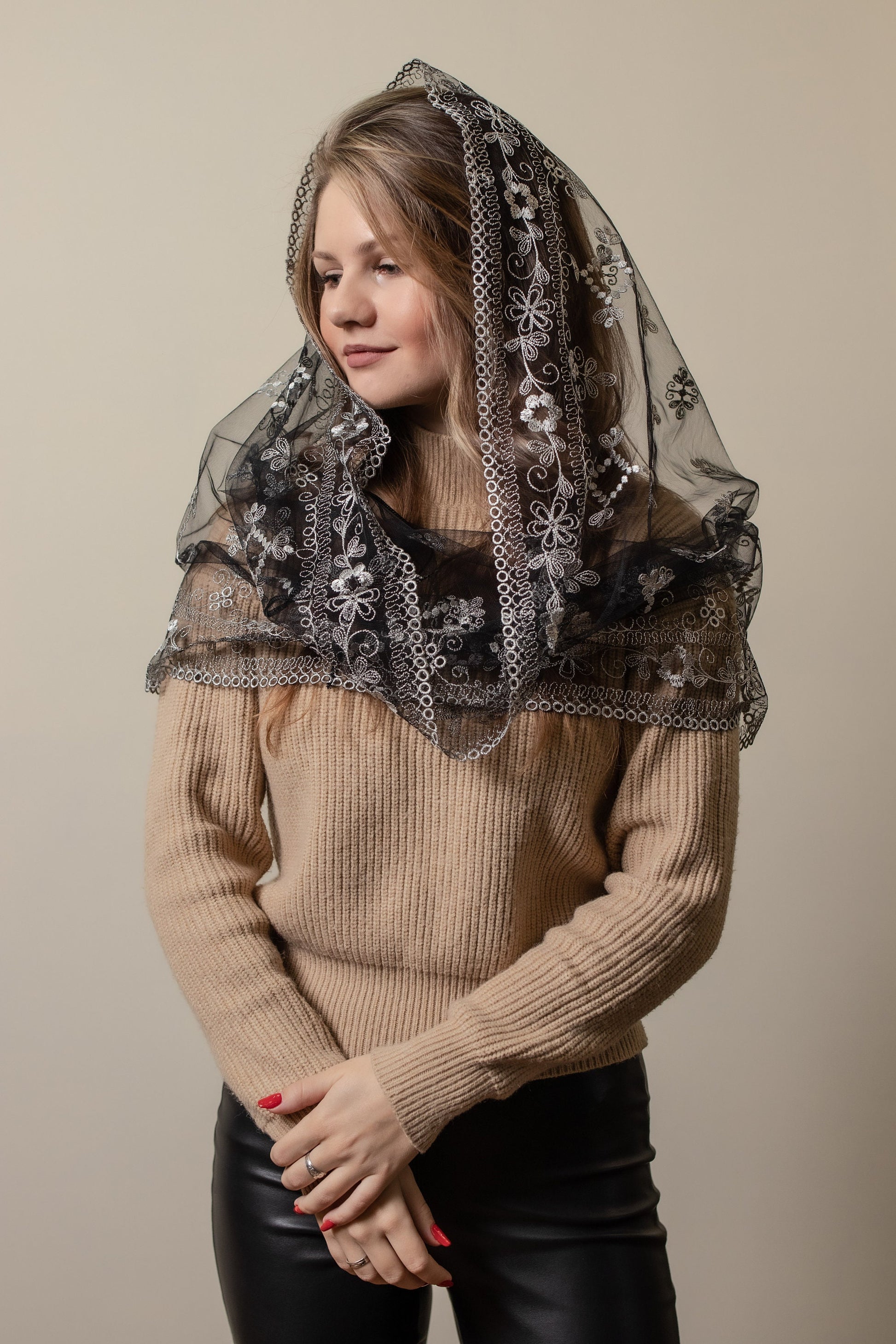 Infinity grey veil with floral embroidery - Maria Veils