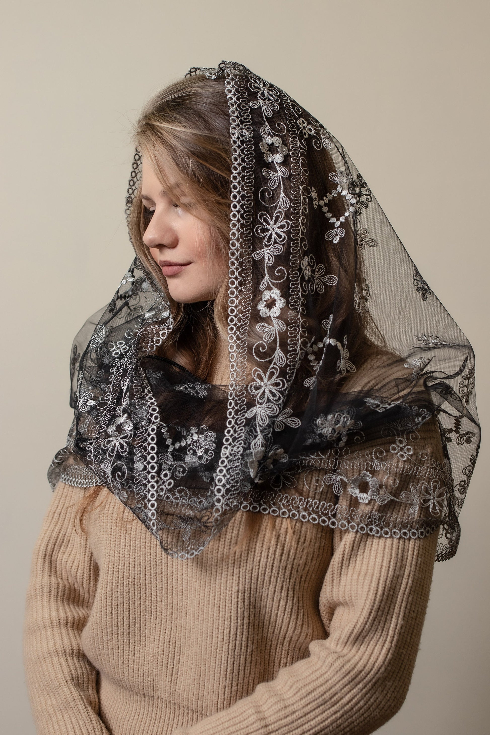 Infinity grey veil with floral embroidery - Maria Veils