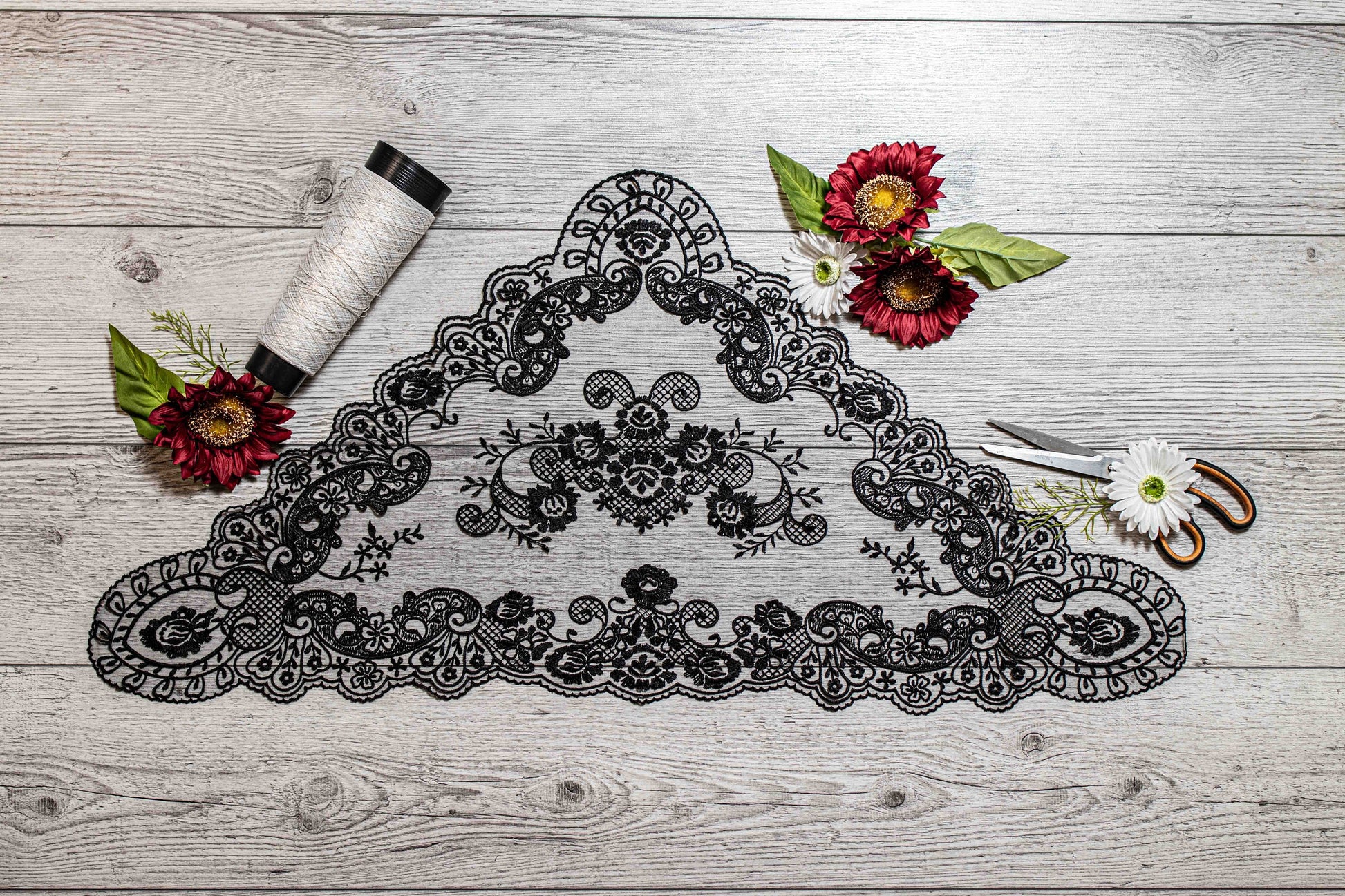 Black chapel veil with flowers - Maria Veils