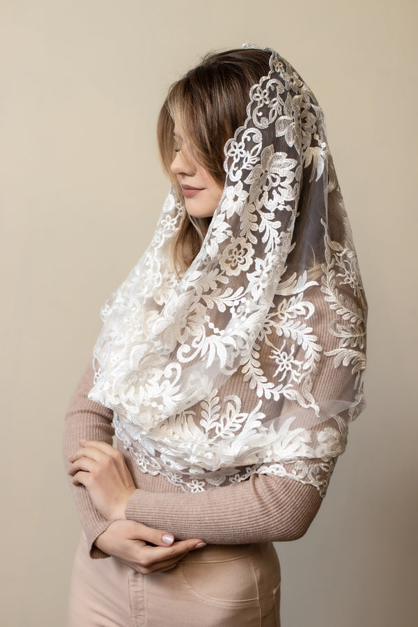 Lace chapel veil with floral design - Maria Veils