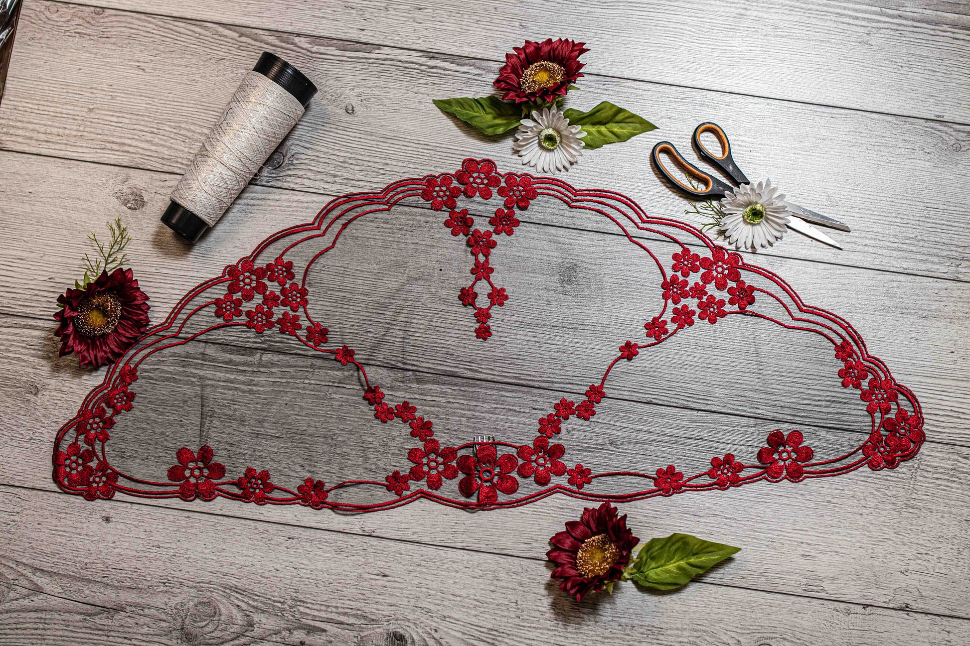 Bestseller! Red lace chapel veil - Maria Veils