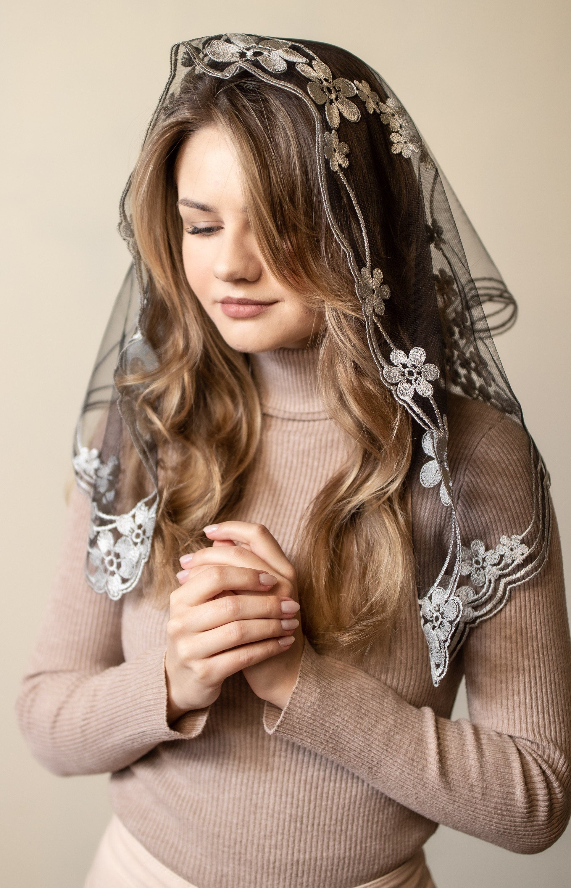 Bestseller!! Grey chapel  veil with floral embroidery - Maria Veils