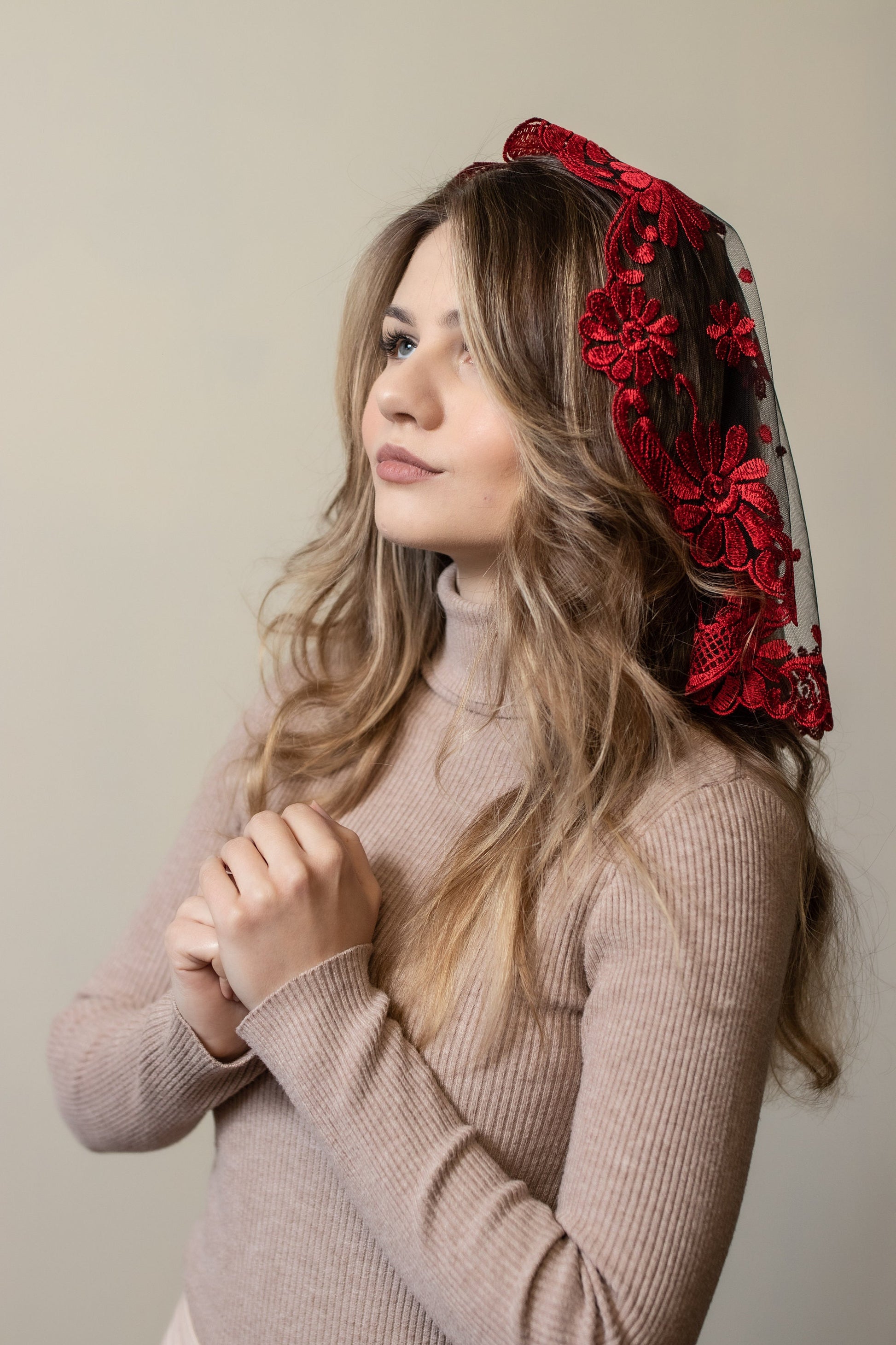Red short round chapel veil - MariaVeils