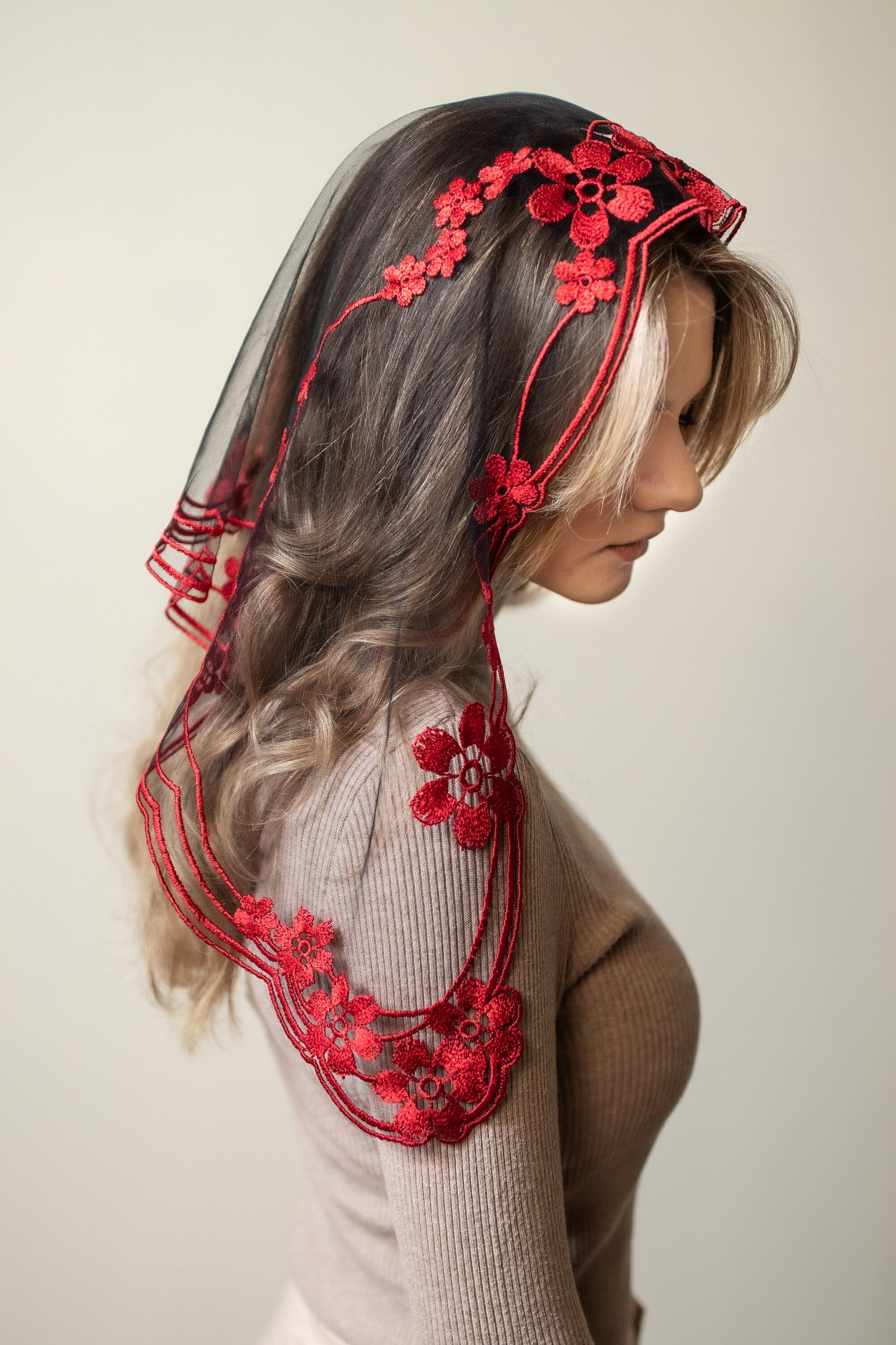 Bestseller! Red lace chapel veil - Maria Veils