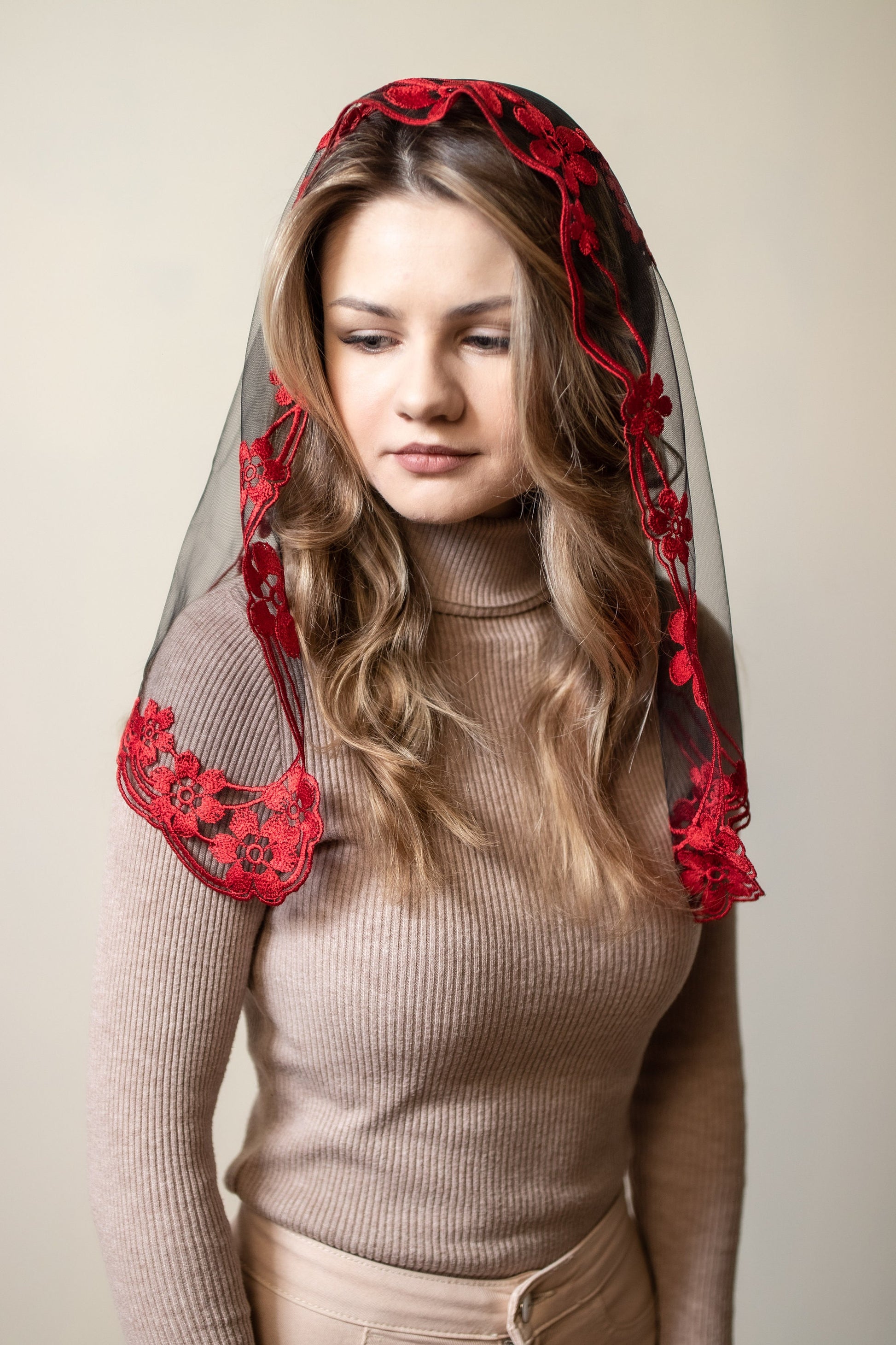 Bestseller! Red lace chapel veil - Maria Veils