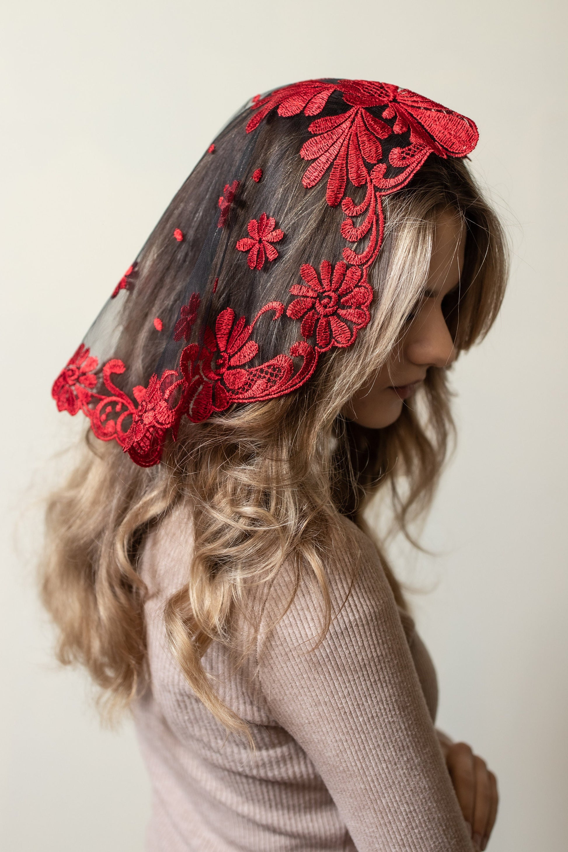 Red short round chapel veil - MariaVeils