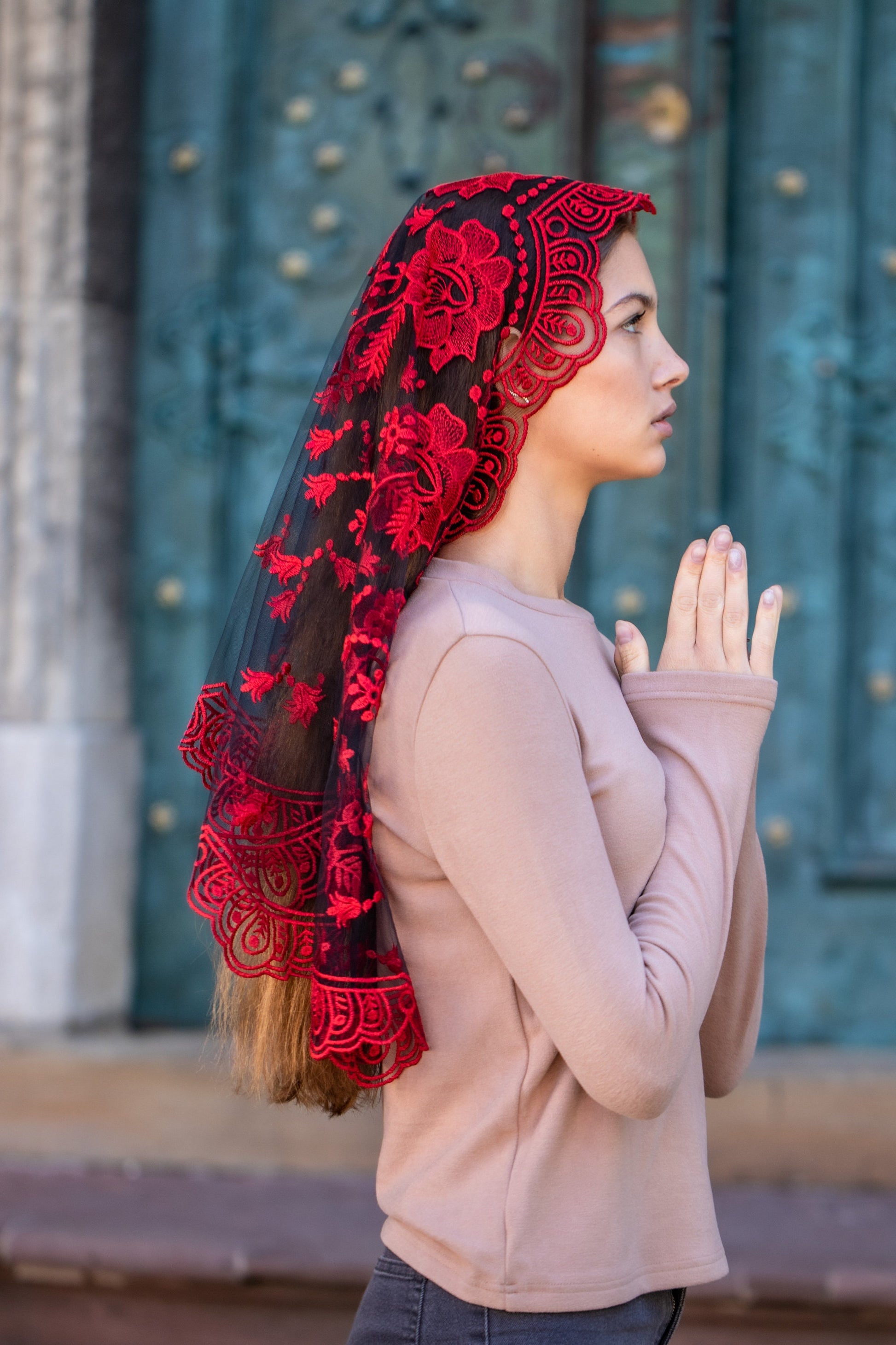 Red chapel veil with lace edge - Maria Veils